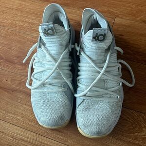 Kevin Durant 10’s Nike shoes